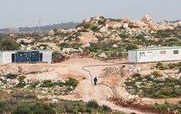 قوات الاحتلال تنصب بيوتًا متنقلة على أراضي المواطنين شرق بيت لحم