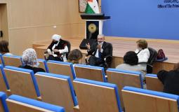 رئيس الوزراء محمد اشتية خلال اجتماعه مع عضوات الأمانة العامة لاتحاد المرأة الفلسطينية