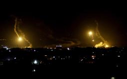 قنابل إنارة أطلقها الجيش الإسرائيلي على حدود غزة