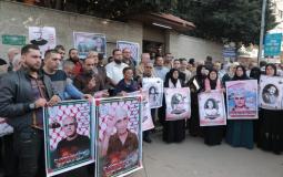 الشعبية تنظم وقفة إسنادية مع الأسرى المضربين والمرضى وتدعو لضغط شعبي متواصل لإنقاذهم