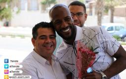 عبد السلام هنية يستقبل لاعبي مركز شباب بلاطة في غزة