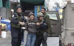 الاحتلال يعتقل طفل فلسطيني - ارشيف