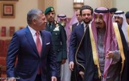 الملك سلمان لدى استقباله العاهل الأردني