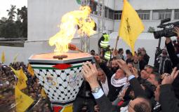 أحمد حلس عضو اللجنة المركزية لحركة فتح خلال إيقاد شعلة الانطلاقة في غزة