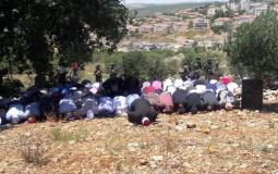 سلفيت: الاحتلال يمنع أهالي "حارس" من إقامة صلاة الجمعة في أراضيهم المهددة