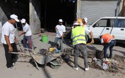 أعمال تعزيل وتنظيف مصارف مياه الأمطار في شارع صلاح الدين (19).JPG