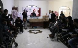 وفاء المحسنين توزع بطاريات للجرحى ذوي الإعاقة