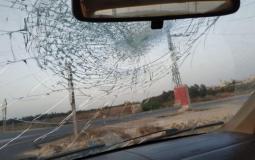 مستوطنون يرشقون سيارات مدنية بالحجارة في رام الله