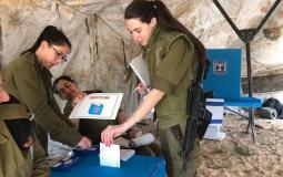 جنود جيش الاحتلال يدلون بأصواتهم في الانتخابات الاسرائيلية