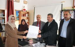 مدير تعليم الوسطى يُكرم مدرسة ممدوح صيدم الثانوية لفوزها في مسابقة دولية