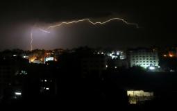 البرق في سماء غزة خلال الأيام الماضية