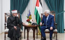الرئيس الفلسطيني محمود عباس يلتقي مفتى الديار الفلسطينية محمد حسين