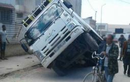شاهد الأرض تبتلع شاحنة في مصر