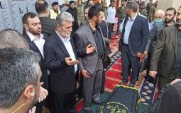 زيادة النخالة خلال أداء صلاة الجنازة على جثمان رمضان شلح في دمشق