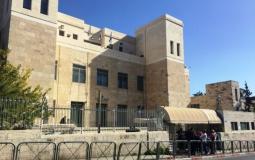 محكمة الاحتلال الاسرائيلي في القدس قررت تمديد توقيف الموظف بالقنصلية الفرنسية بتهمة تهريب أسلحة من غزة للضفة