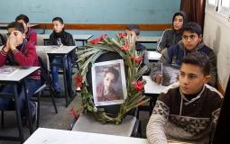 صورة الشهيد الطفل حسن شلبي داخل الفصل الدراسي