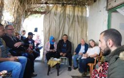 وفد من لجنة المونونايت يتفقد المناطق المهمشة ويعد بنقل معاناتهم