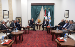 لقاء الرئيس محمود عباس مع رئيس لجنة الانتخابات حنا ناصر