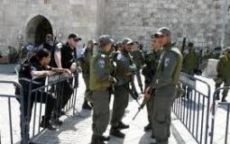 جنود الاحتلال يعرقلون دخول المصلين إلى المسجد الأقصى