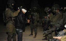 جنود الاحتلال يعتقلون مواطناً فلسطينياً من الضفة الغربية