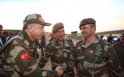 الرئيس التركي بالزي العسكري على حدود سوريا