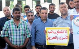 قطع رواتب الاسري