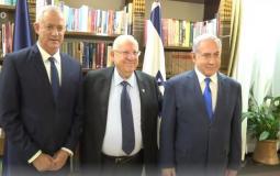 الرئيس الإسرائيلي مع نتنياهو وغانتس