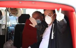 محافظ نابلس يستقبل المتعافين من فيروس كورونا