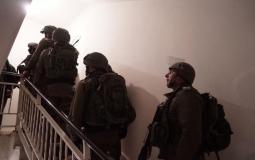 الاحتلال يعتقل 12 فلسطينيا في الضفة الغربية