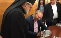 عاطف أبو سيف يطلق رواية مشاة لا يعبرون الطريق