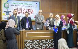 الكلية الجامعية تكرم طالباتها المتفوقات