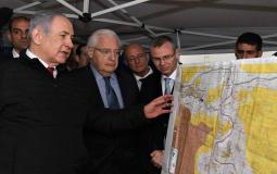 نتنياهو وعدد من المسؤولين الامريكان يطلعون على مخطط الضم الضفة الغربية