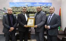 النائب العام في غزة ضياء المدهون خلال تكريم مدراء في مكافحة المخدرات