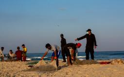 الشرطة البحرية بغزة تواصل متابعة عمل الصيادين وإغلاق شاطئ البحر