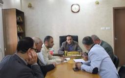 أبو سلمية يناقش مع بلدية غزة وضع لوحات مرورية داخل مجمع الشفاء