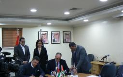 توقيع اتفاقية لزيادة الطاقة الكهربائية من الأردن إلى فلسطين