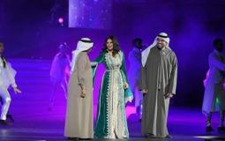 شاهد: حسين الجسمي ينقذ الفنانة أحلام من السقوط على المسرح