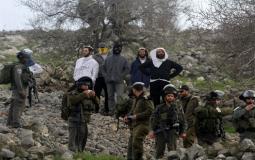 مستوطنون تحت حماية الجيش الاسرائيلي - أرشيف