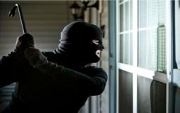 السطو على منزل