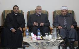 رئيس المكتب السياسي لحركة حماس إسماعيل هنية يزور كنيسة دير اللاتين في غزة