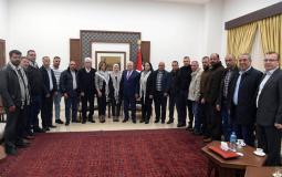 الرئيس عباس يستقبل أعضاء إقليم فتح في رام الله والبيرة المنتخبين