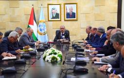  اشتية اثناء الاجتماع الأول للفريق الوطني للتنمية الاقتصادية