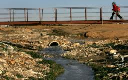 مياه مجاري مستوطنة "شعاري تكفا" تغرق مدرسة ارشيف