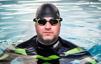 بن هوبر رجل شرطة سابق، وخدم في الجيش البريطاني