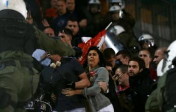 مشجعو فريق باناثينايكوس اليوناني في مباريات فريقهم أمام ستاندار لييج البلجيكي