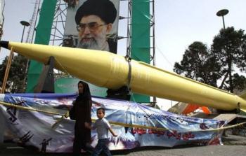 صاروخ إيراني خلال عرض في طهران