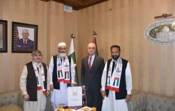 السفير ربعي يلتقي برلمانيين باكستانيين ويطلعهم على تطورات القضية الفلسطينية 