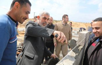 السنوار يتفقد إجراءات بناء مراكز الحجر الصحي في غزة