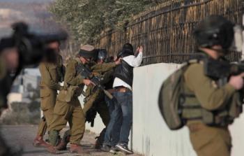 الاحتلال يعتقل فلسطينيا