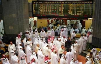 انخفضت أسهم بنك الرياض 2.13 في المئة، وأسهم الأهلي التجاري 1.12 في المئة